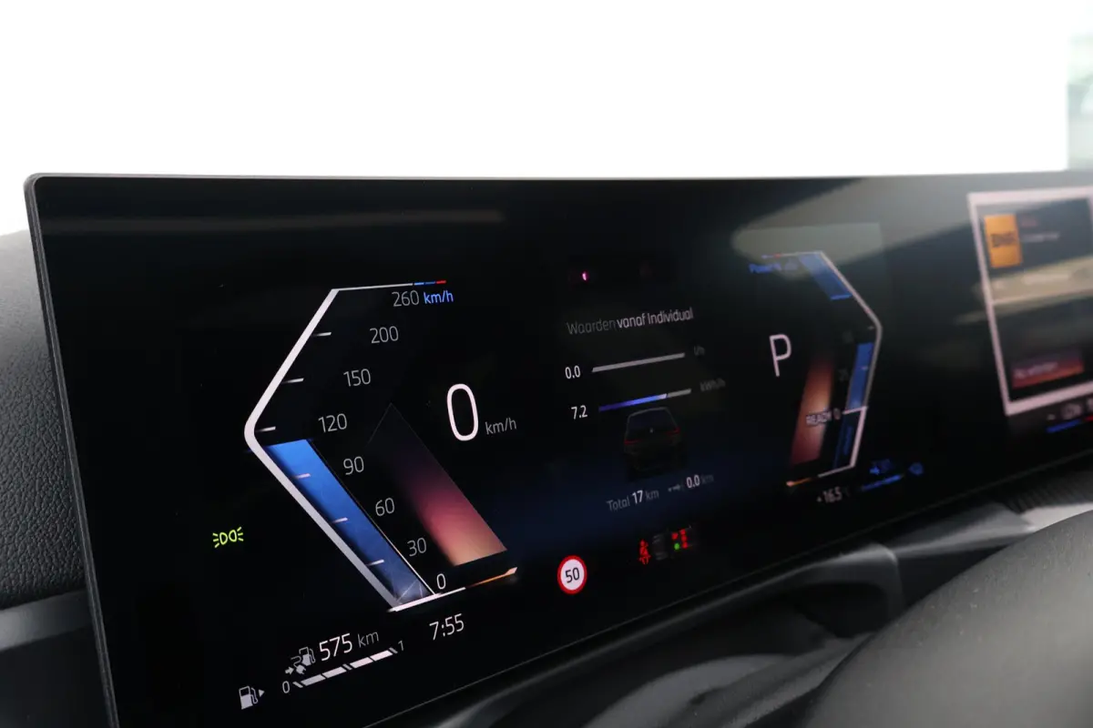 330e | SoH 100% | BMW Individual Special Request Lakkleur | M Sportpakket Pro | Trekhaak | Panoramadak | Comfort Access | Harman-Kardon | Driving Assistant Professional