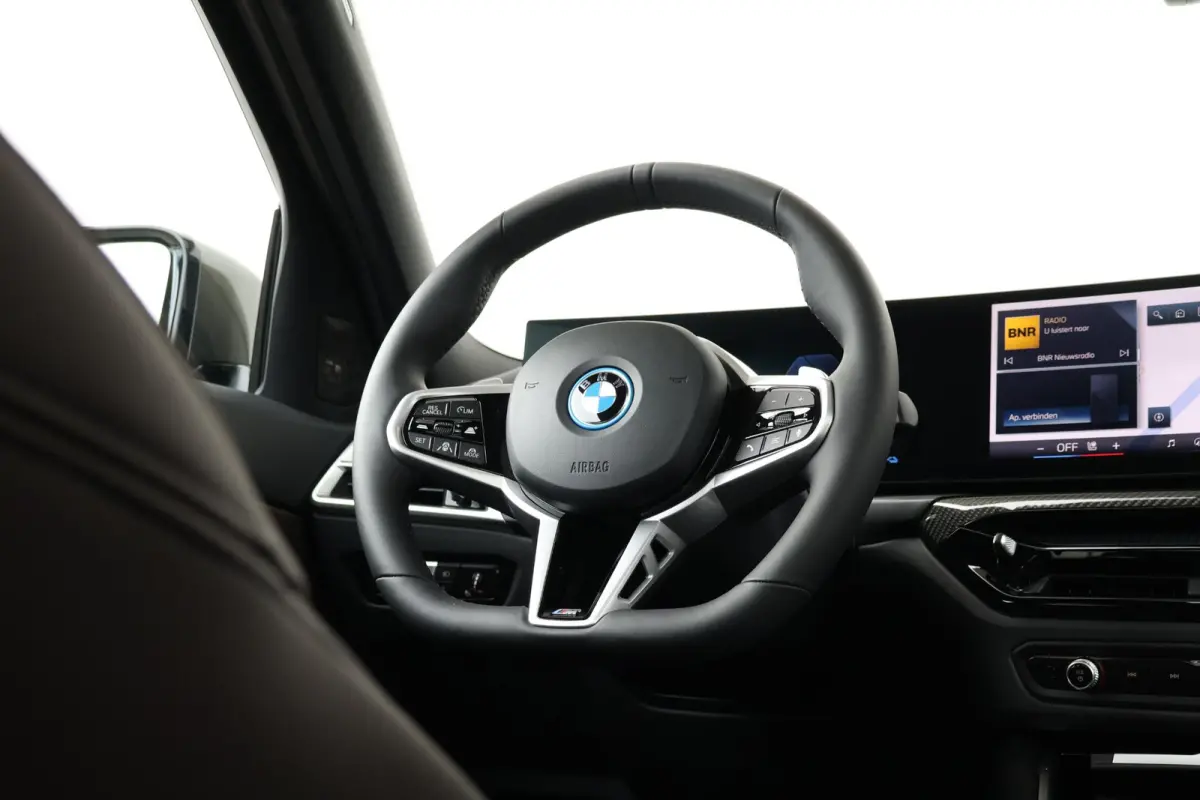 330e | SoH 100% | BMW Individual Special Request Lakkleur | M Sportpakket Pro | Trekhaak | Panoramadak | Comfort Access | Harman-Kardon | Driving Assistant Professional
