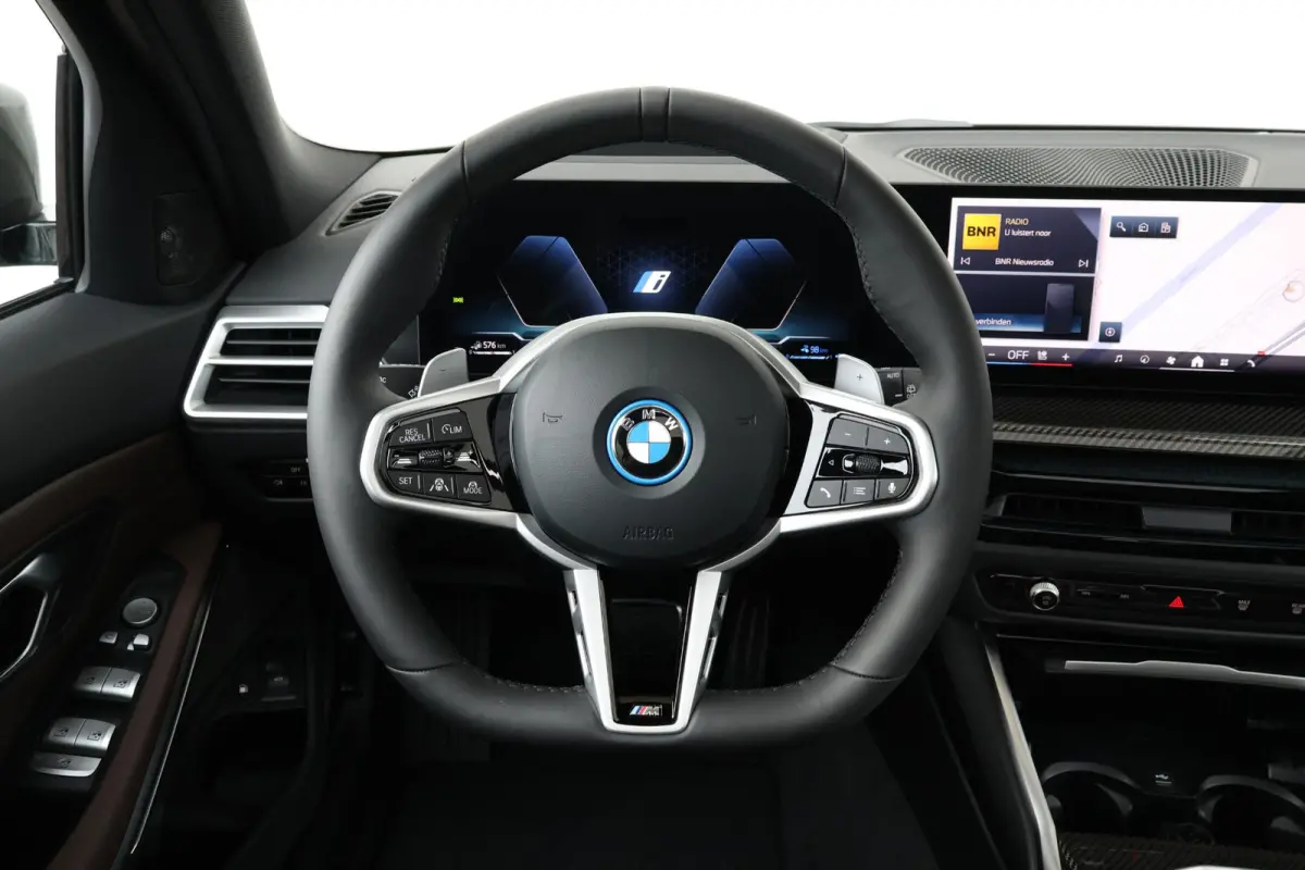 330e | SoH 100% | BMW Individual Special Request Lakkleur | M Sportpakket Pro | Trekhaak | Panoramadak | Comfort Access | Harman-Kardon | Driving Assistant Professional