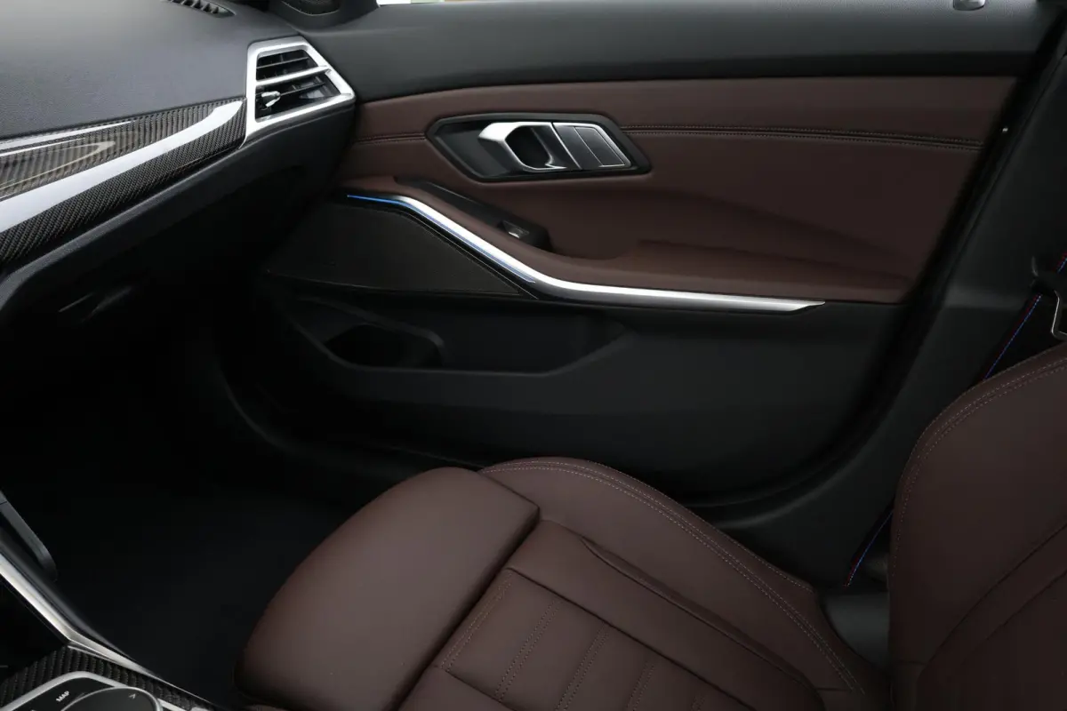330e | SoH 100% | BMW Individual Special Request Lakkleur | M Sportpakket Pro | Trekhaak | Panoramadak | Comfort Access | Harman-Kardon | Driving Assistant Professional
