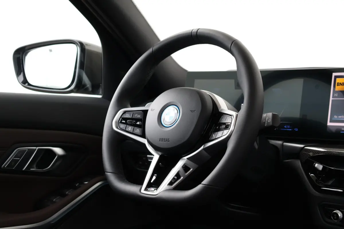 330e | SoH 100% | BMW Individual Special Request Lakkleur | M Sportpakket Pro | Trekhaak | Panoramadak | Comfort Access | Harman-Kardon | Driving Assistant Professional
