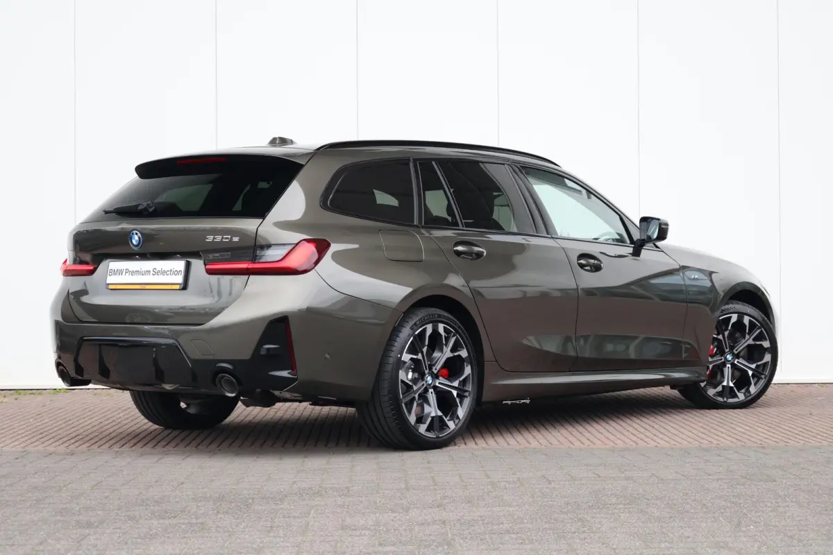 330e | SoH 100% | BMW Individual Special Request Lakkleur | M Sportpakket Pro | Trekhaak | Panoramadak | Comfort Access | Harman-Kardon | Driving Assistant Professional