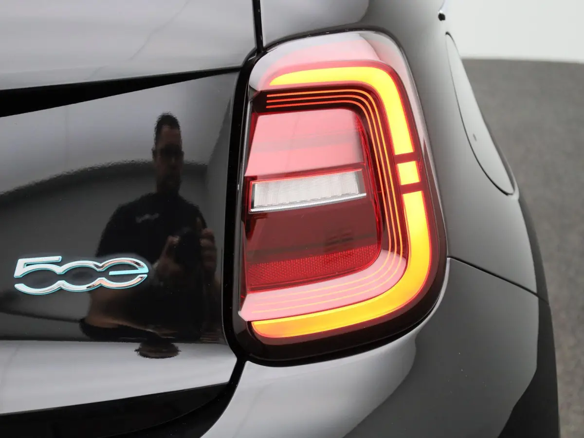 La Prima By Bocelli 42 kWh | Cruise Control | Achteruitrijcamera | Stoelverwarming | Climate Control | Lederen bekleding | Keyless | Apple Carplay/Android Auto |