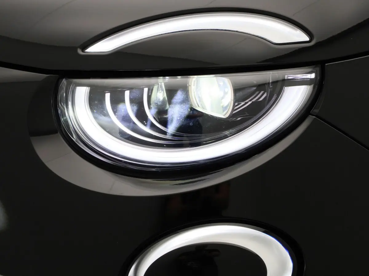La Prima By Bocelli 42 kWh | Cruise Control | Achteruitrijcamera | Stoelverwarming | Climate Control | Lederen bekleding | Keyless | Apple Carplay/Android Auto |