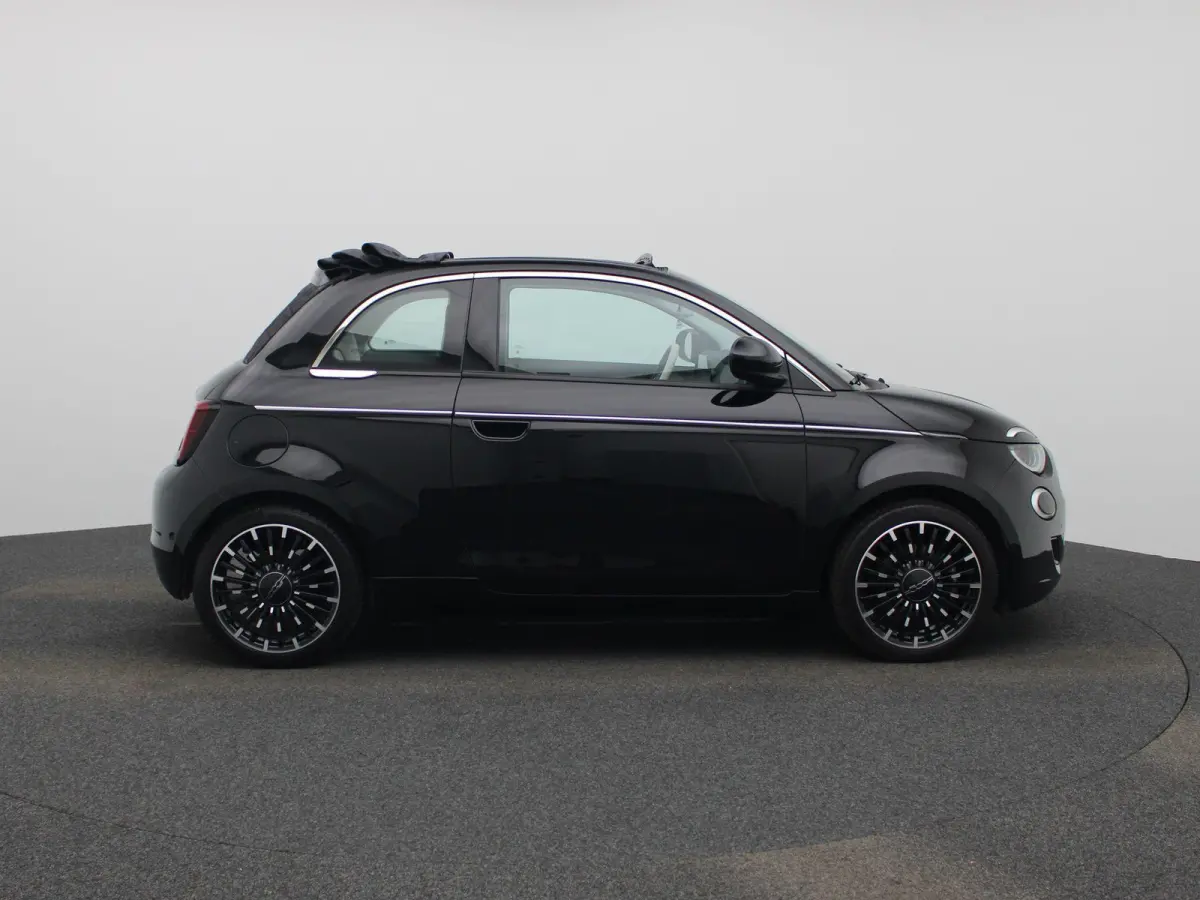 La Prima By Bocelli 42 kWh | Cruise Control | Achteruitrijcamera | Stoelverwarming | Climate Control | Lederen bekleding | Keyless | Apple Carplay/Android Auto |