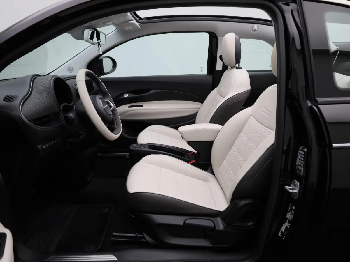 La Prima By Bocelli 42 kWh | Cruise Control | Achteruitrijcamera | Stoelverwarming | Climate Control | Lederen bekleding | Keyless | Apple Carplay/Android Auto |