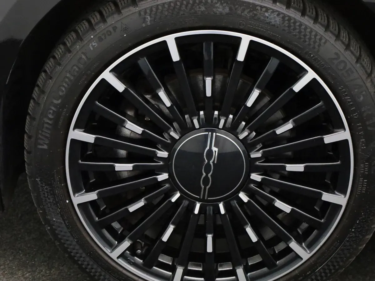 La Prima By Bocelli 42 kWh | Cruise Control | Achteruitrijcamera | Stoelverwarming | Climate Control | Lederen bekleding | Keyless | Apple Carplay/Android Auto |