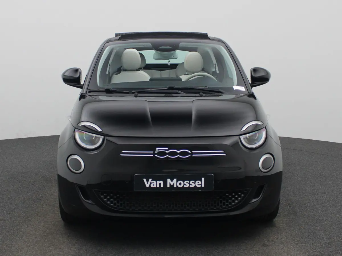 La Prima By Bocelli 42 kWh | Cruise Control | Achteruitrijcamera | Stoelverwarming | Climate Control | Lederen bekleding | Keyless | Apple Carplay/Android Auto |