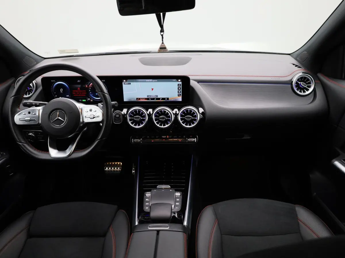 EQA 250 AMG Line | Automaat | Navigatie | Achteruitrijcamera | LED Verlichting | Stoelverwarming | Sfeer verlichting | AMG | 12 Maanden BOVAG Garantie |