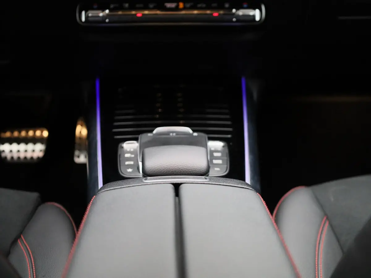EQA 250 AMG Line | Automaat | Navigatie | Achteruitrijcamera | LED Verlichting | Stoelverwarming | Sfeer verlichting | AMG | 12 Maanden BOVAG Garantie |