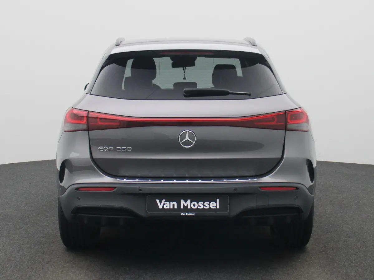 EQA 250 AMG Line | Automaat | Navigatie | Achteruitrijcamera | LED Verlichting | Stoelverwarming | Sfeer verlichting | AMG | 12 Maanden BOVAG Garantie |