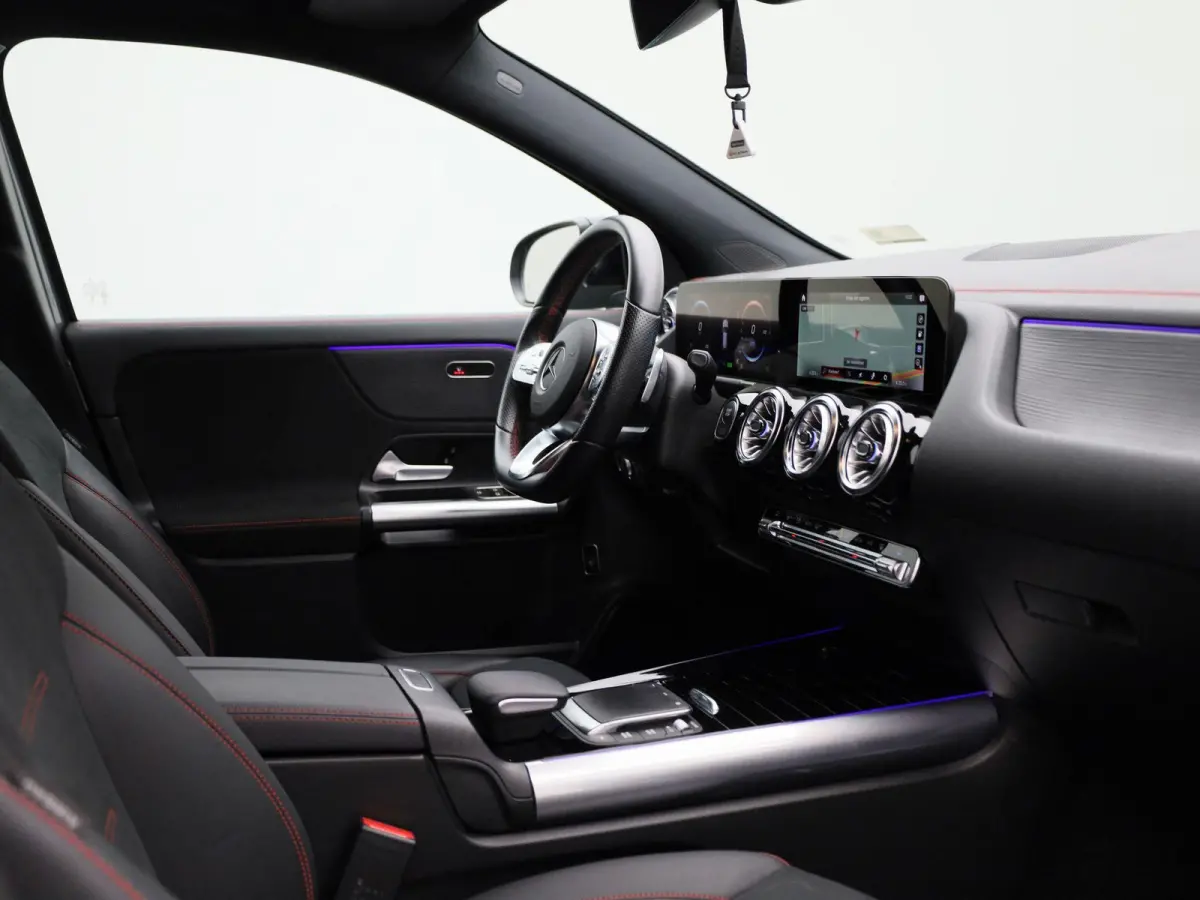 EQA 250 AMG Line | Automaat | Navigatie | Achteruitrijcamera | LED Verlichting | Stoelverwarming | Sfeer verlichting | AMG | 12 Maanden BOVAG Garantie |
