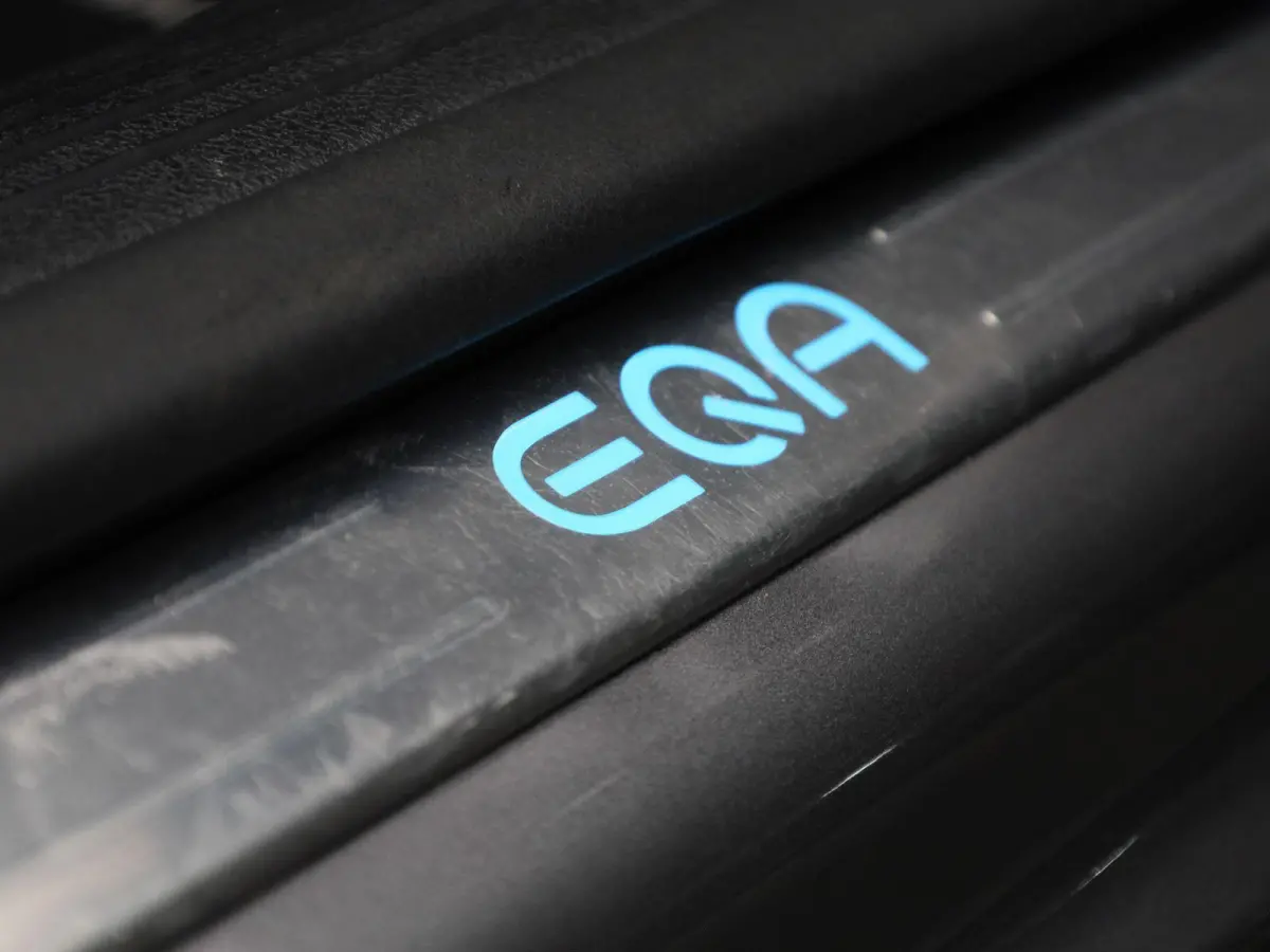 EQA 250 AMG Line | Automaat | Navigatie | Achteruitrijcamera | LED Verlichting | Stoelverwarming | Sfeer verlichting | AMG | 12 Maanden BOVAG Garantie |