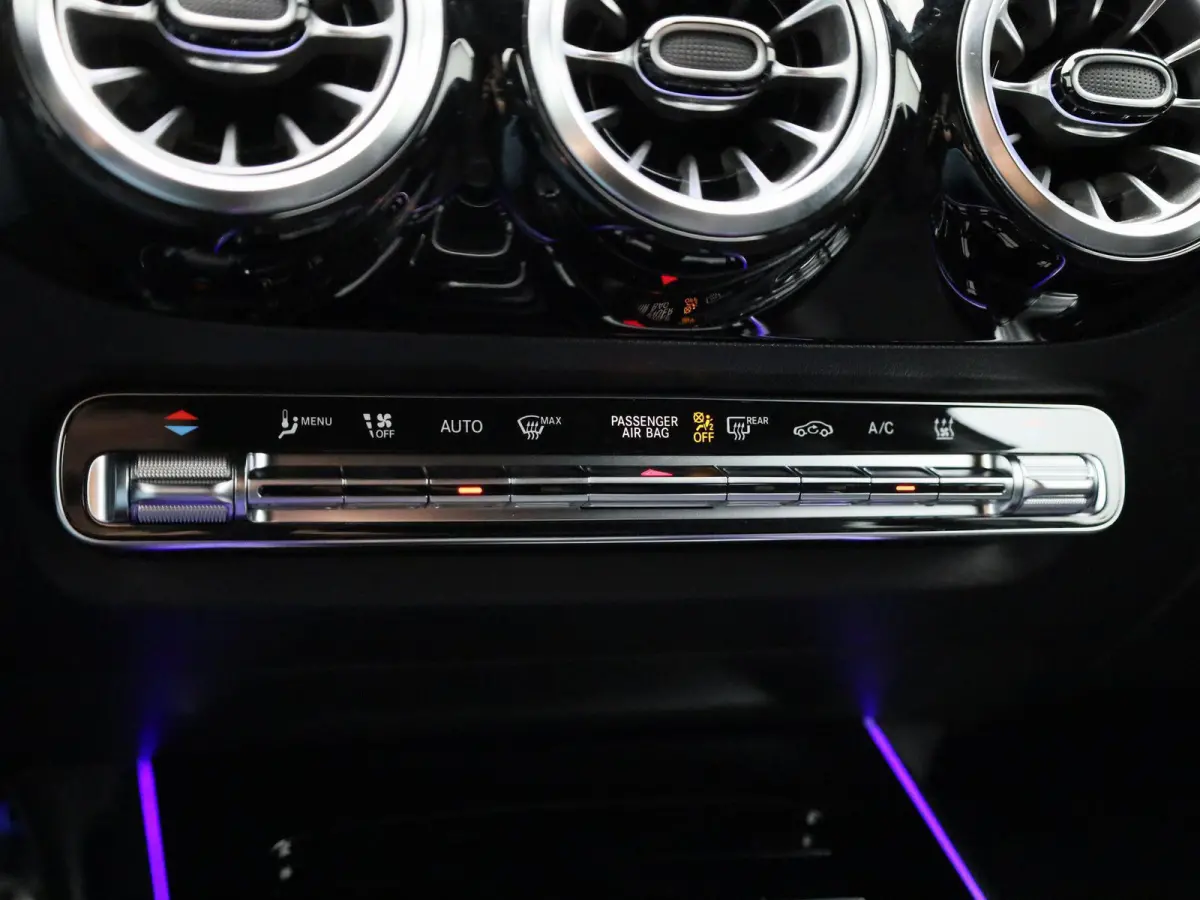EQA 250 AMG Line | Automaat | Navigatie | Achteruitrijcamera | LED Verlichting | Stoelverwarming | Sfeer verlichting | AMG | 12 Maanden BOVAG Garantie |