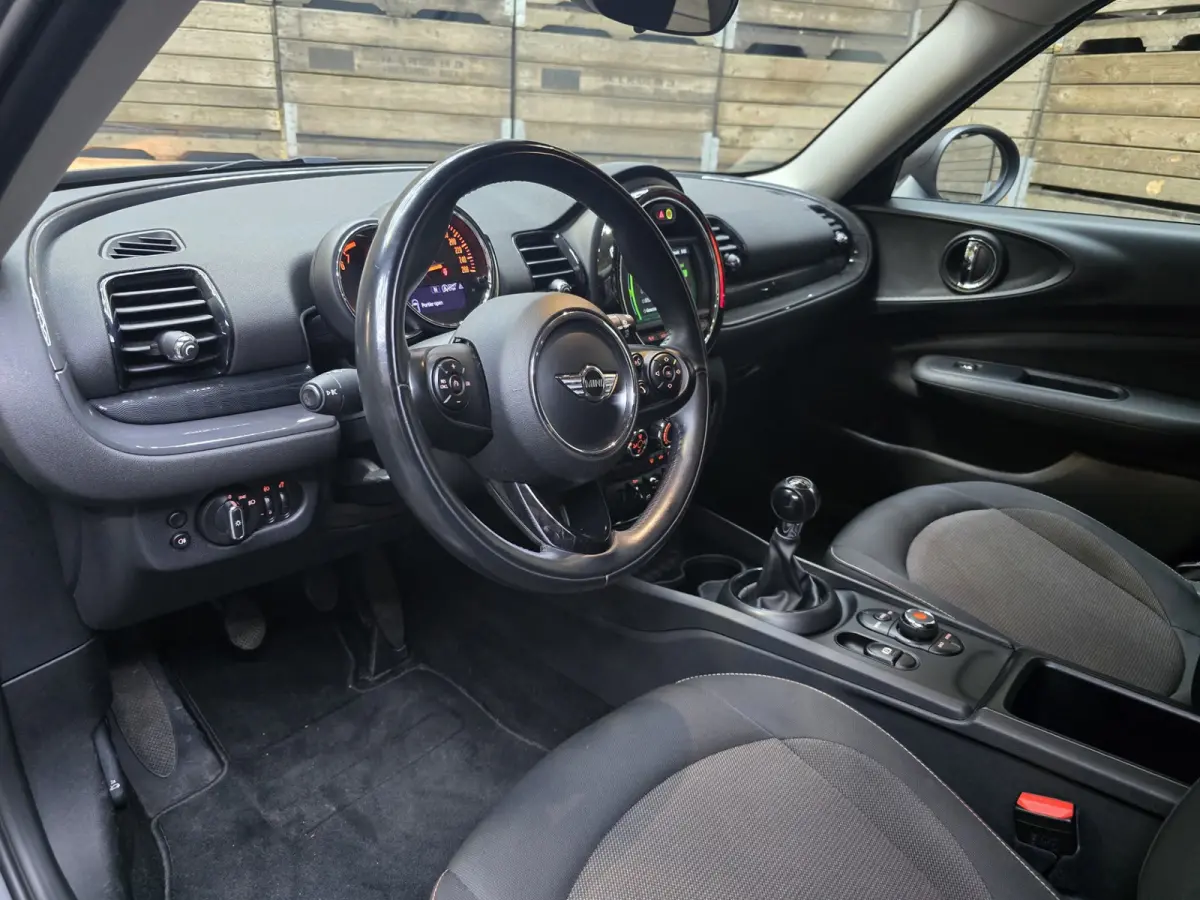 1.5 One Airconditioning Bluetooth Cruise 18"LM