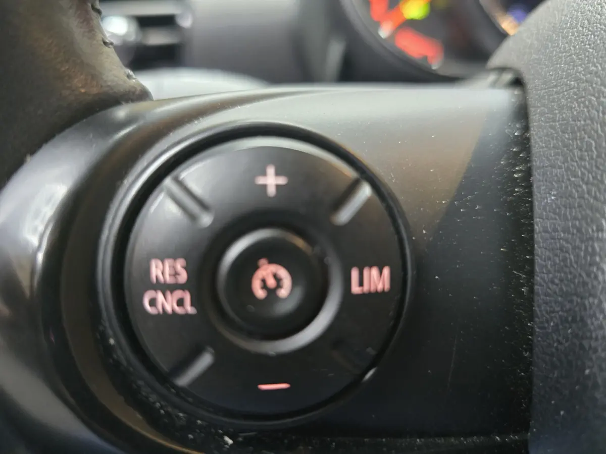1.5 One Airconditioning Bluetooth Cruise 18"LM