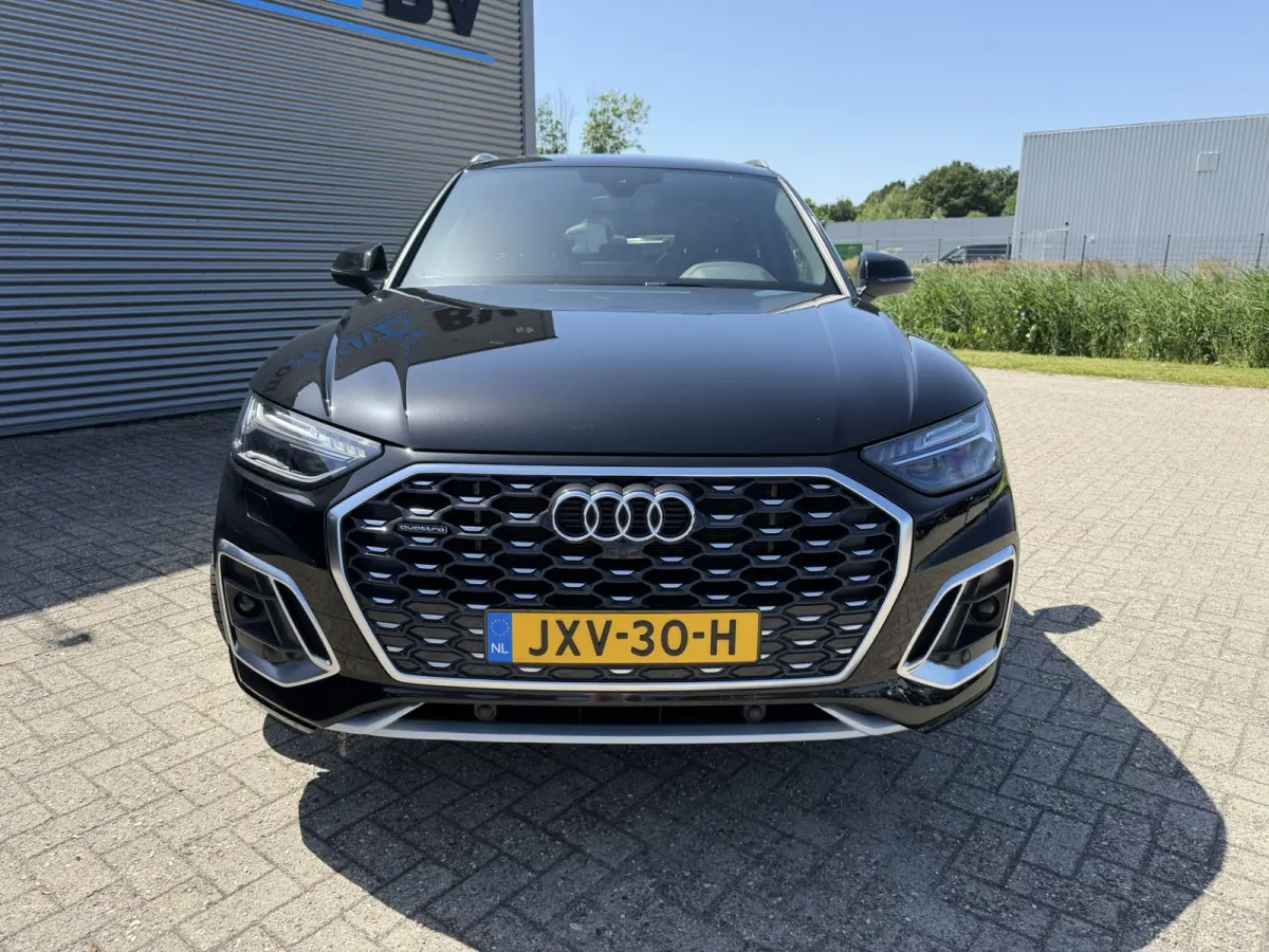 55 TFSI e S Line Luchtvering Trekhaak Panoramadak Achteruitrijcamera 21 Inch DAB Keyless Entry
