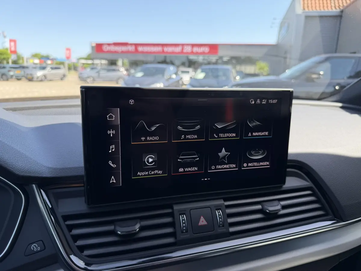 55 TFSI e S Line Luchtvering Trekhaak Panoramadak Achteruitrijcamera 21 Inch DAB Keyless Entry