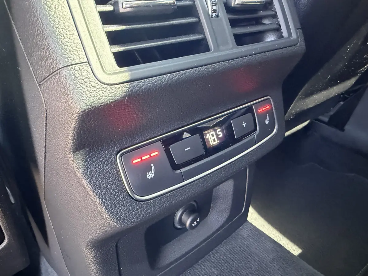 55 TFSI e S Line Luchtvering Trekhaak Panoramadak Achteruitrijcamera 21 Inch DAB Keyless Entry