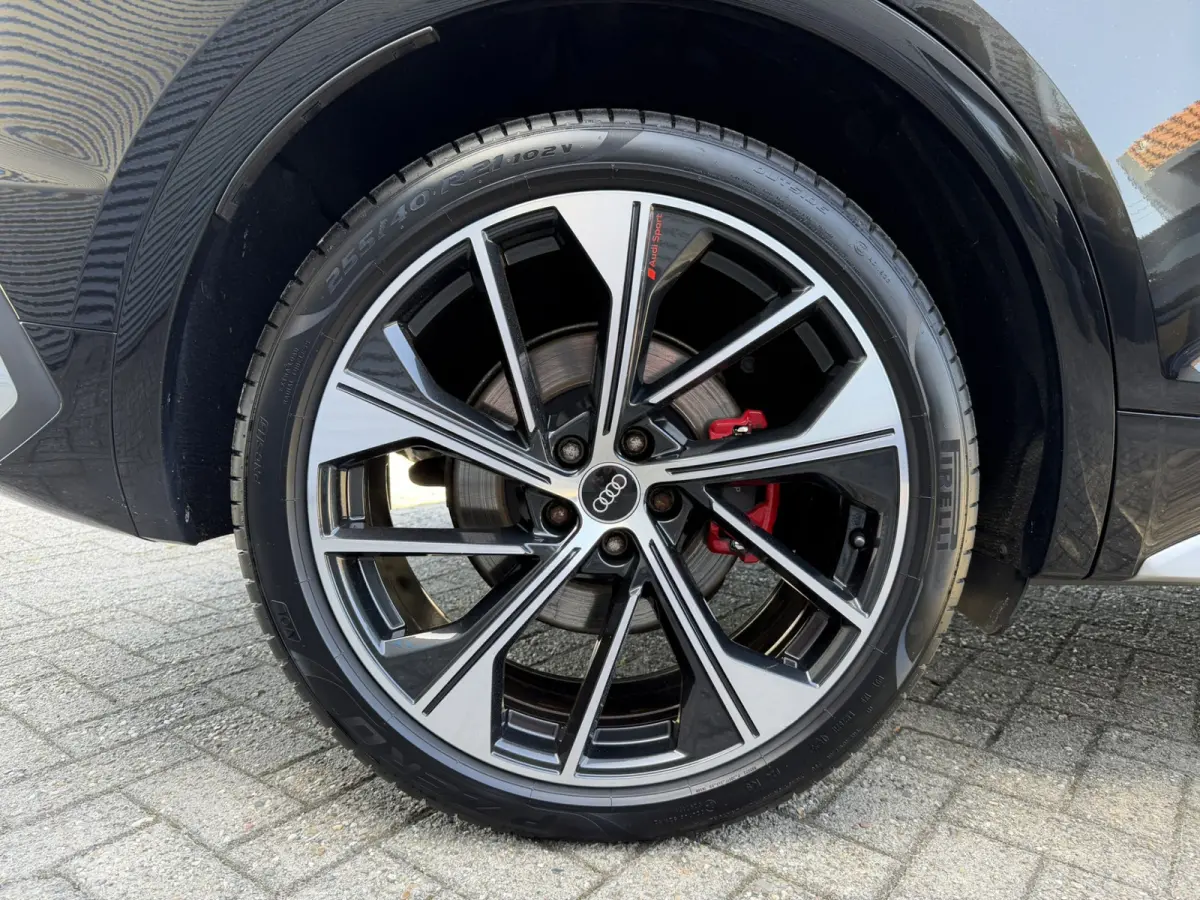 55 TFSI e S Line Luchtvering Trekhaak Panoramadak Achteruitrijcamera 21 Inch DAB Keyless Entry