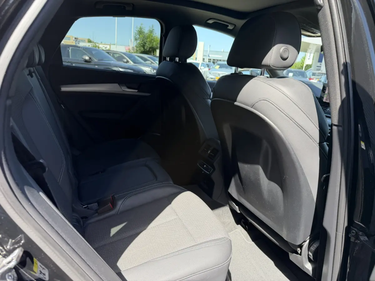 55 TFSI e S Line Luchtvering Trekhaak Panoramadak Achteruitrijcamera 21 Inch DAB Keyless Entry