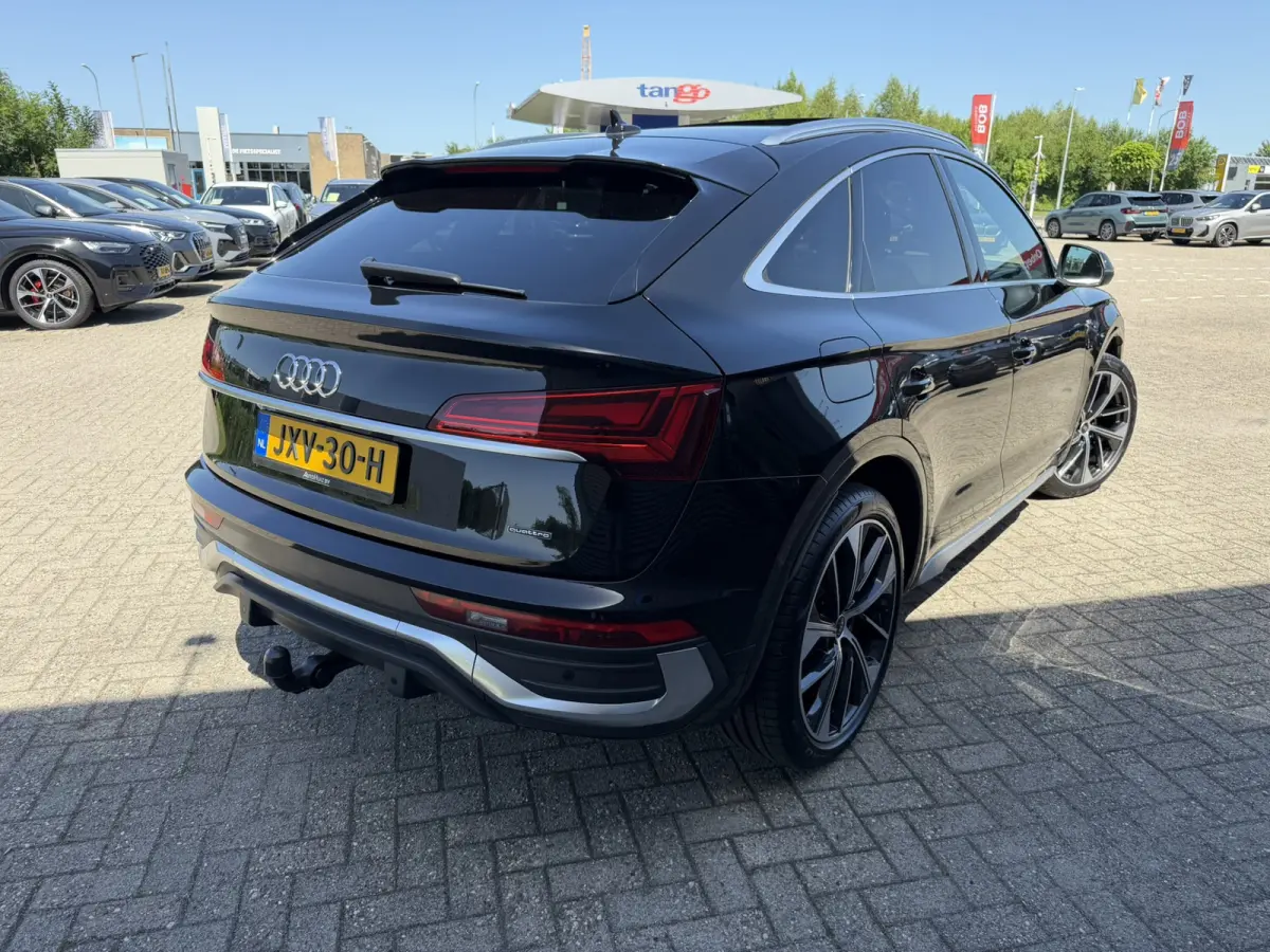 55 TFSI e S Line Luchtvering Trekhaak Panoramadak Achteruitrijcamera 21 Inch DAB Keyless Entry