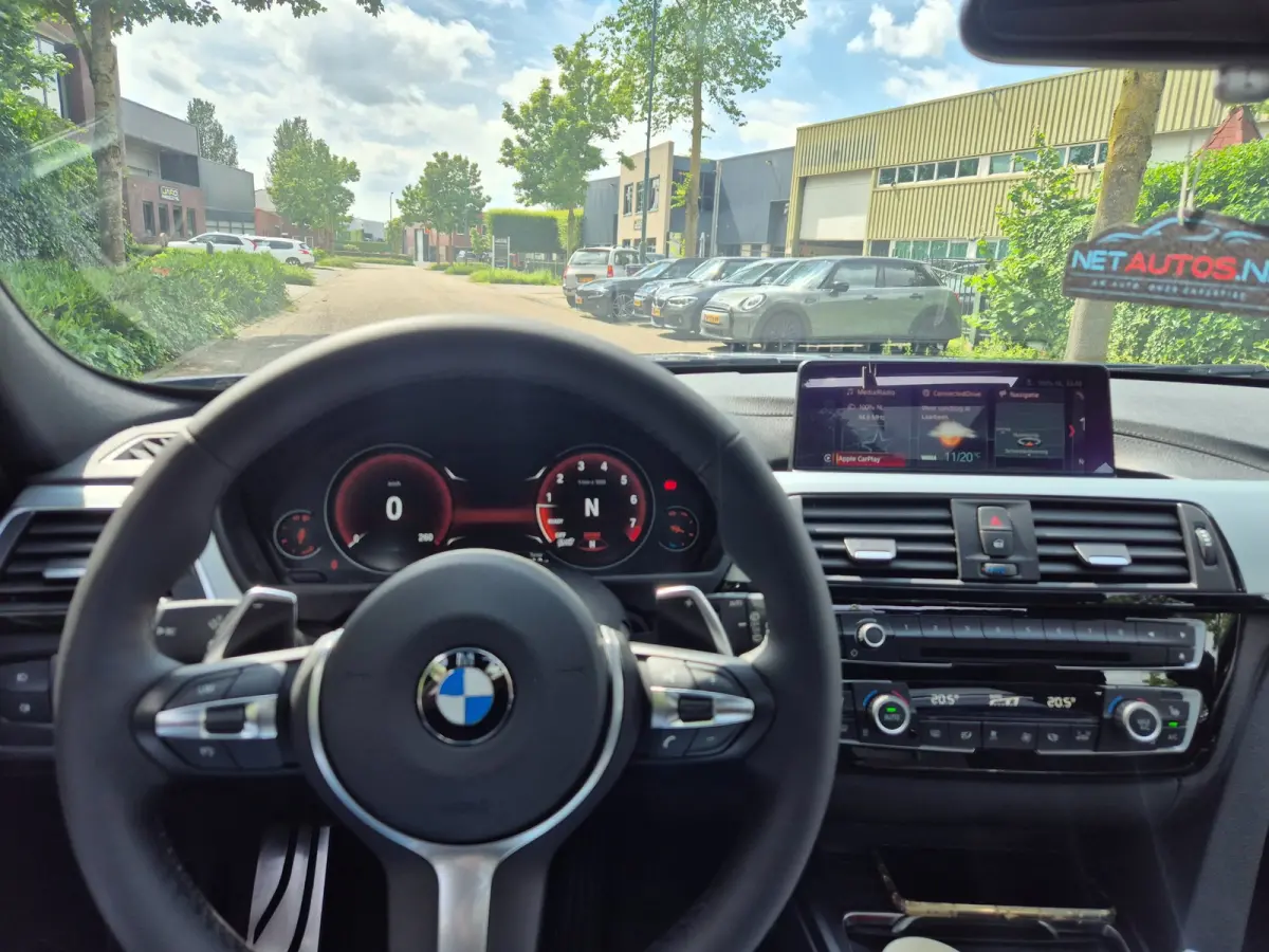 320i M Sport High Ex Panorama A CarPlay Keyless Virtual dash Camera Touring
