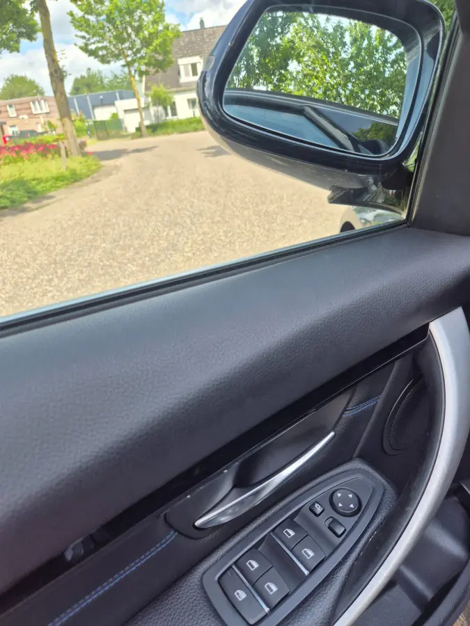 320i M Sport High Ex Panorama A CarPlay Keyless Virtual dash Camera Touring