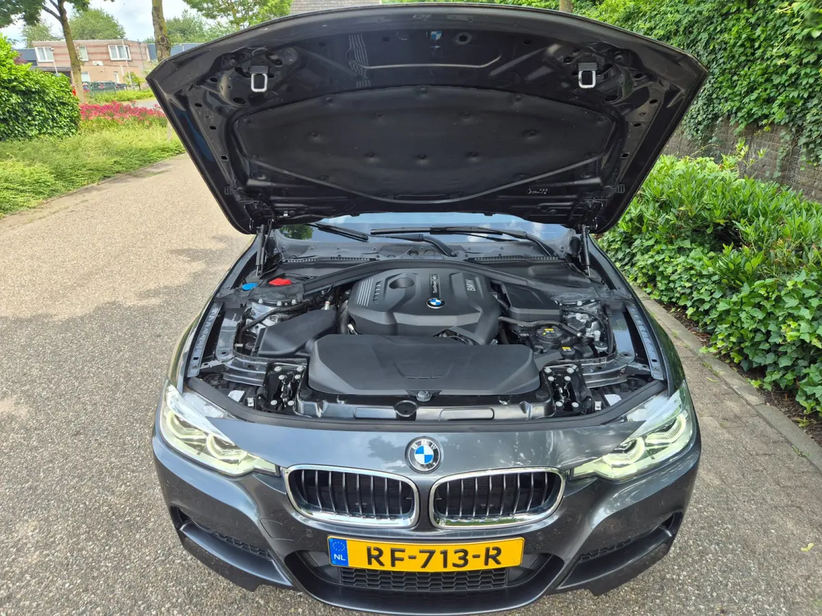 320i M Sport High Ex Panorama A CarPlay Keyless Virtual dash Camera Touring