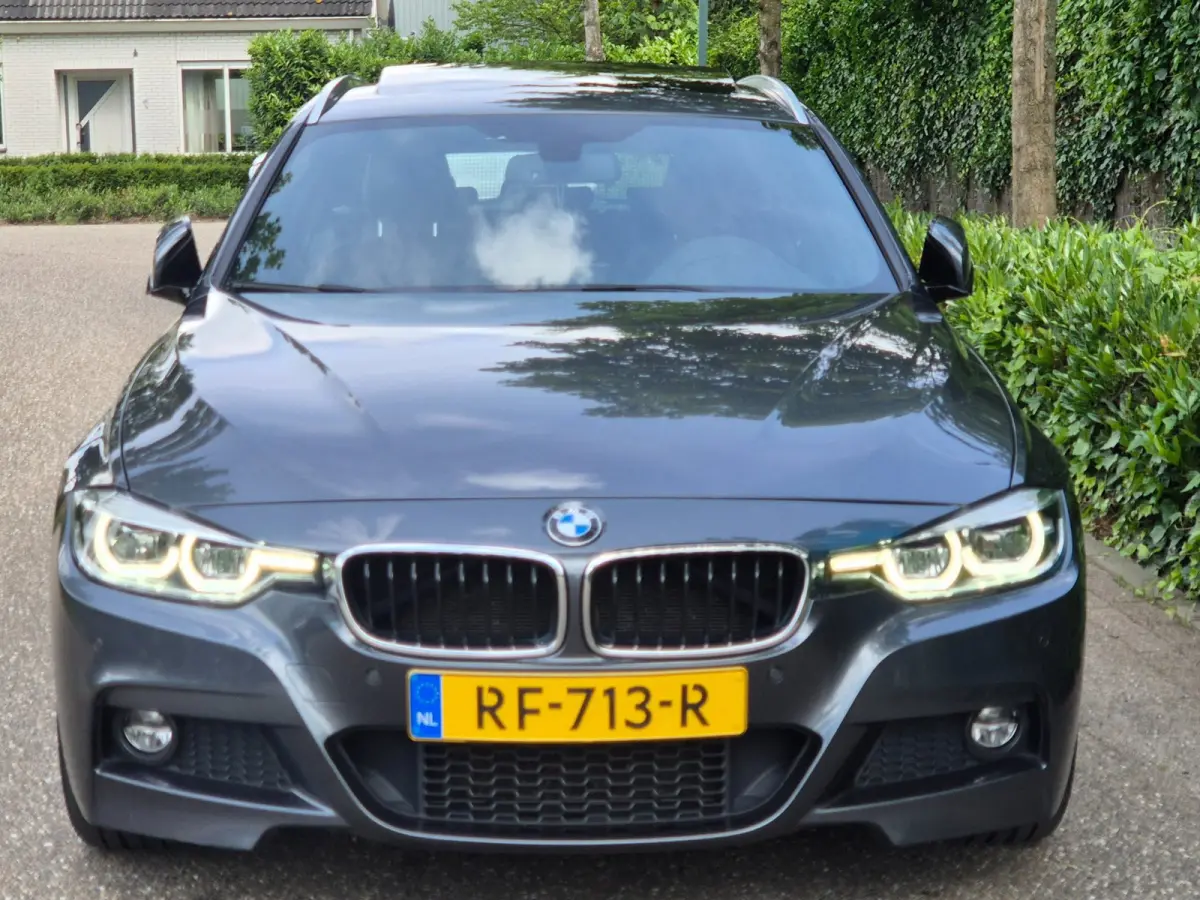 320i M Sport High Ex Panorama A CarPlay Keyless Virtual dash Camera Touring
