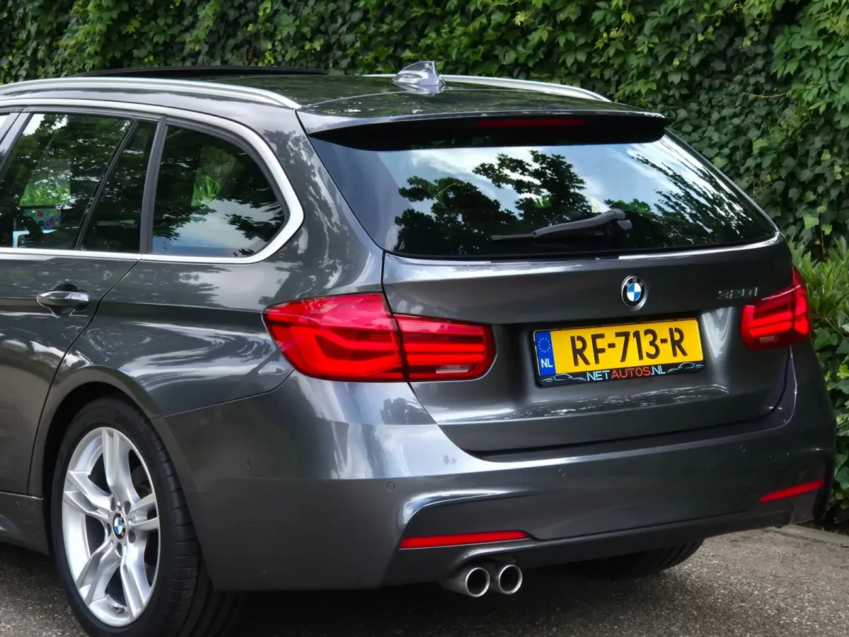 320i M Sport High Ex Panorama A CarPlay Keyless Virtual dash Camera Touring