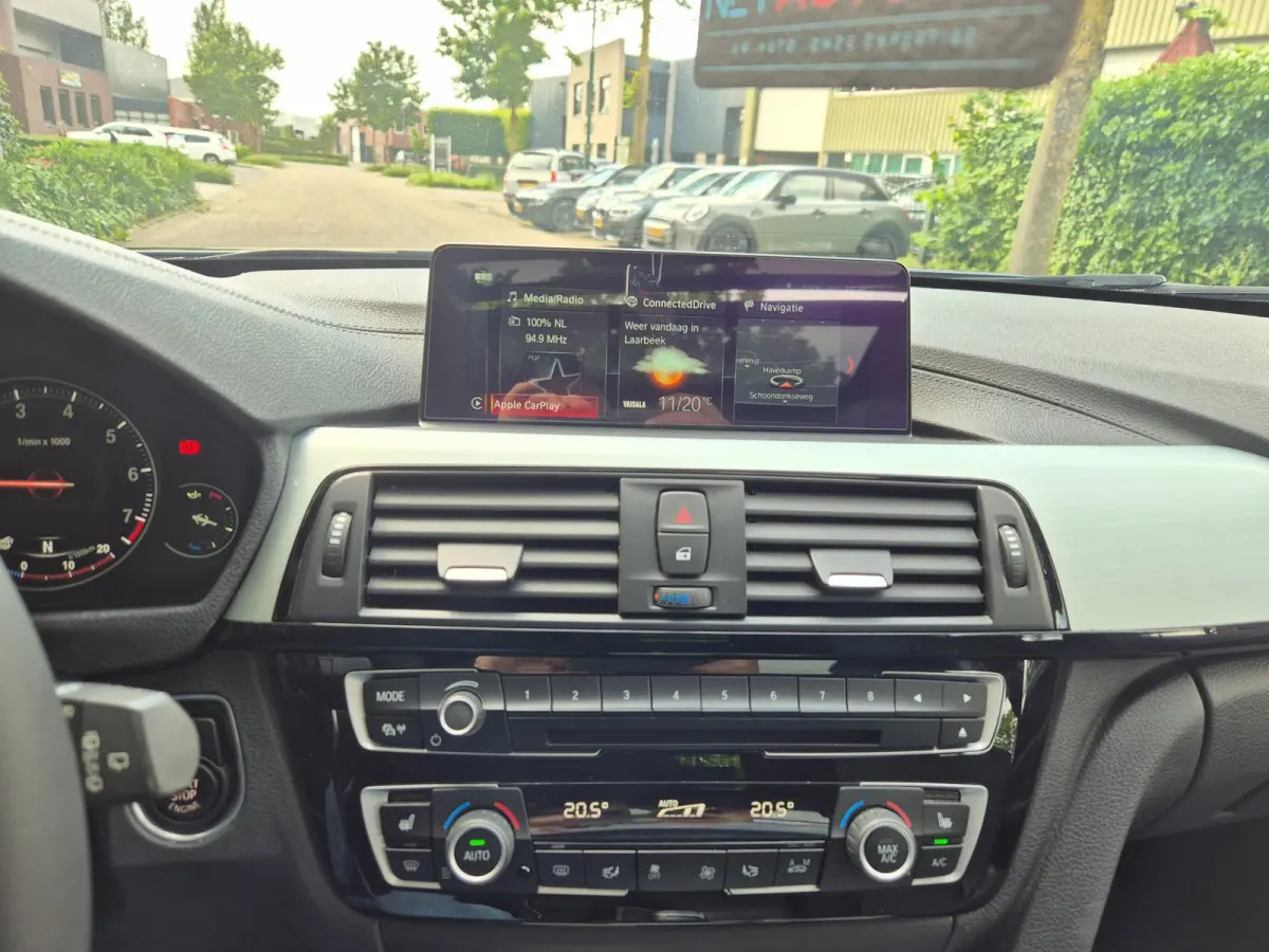 320i M Sport High Ex Panorama A CarPlay Keyless Virtual dash Camera Touring