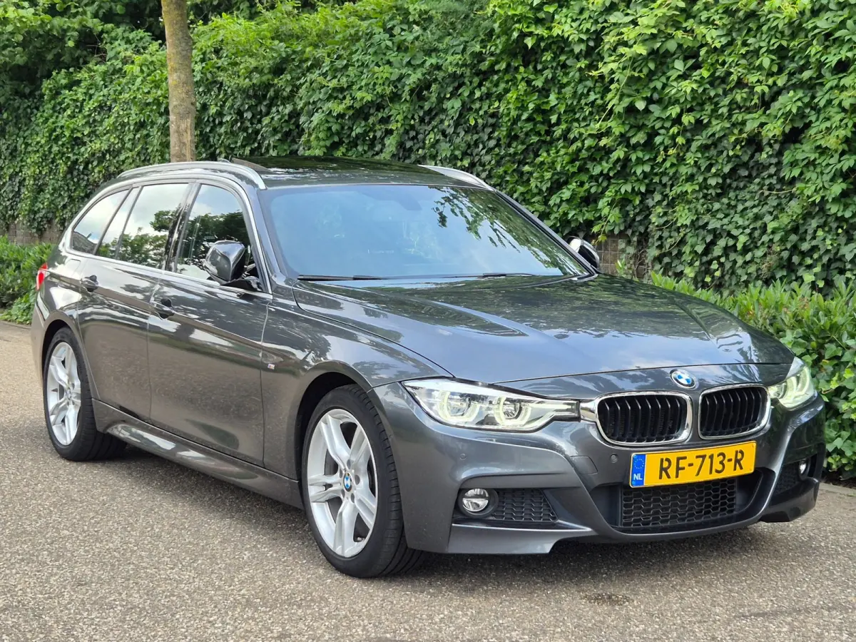 320i M Sport High Ex Panorama A CarPlay Keyless Virtual dash Camera Touring