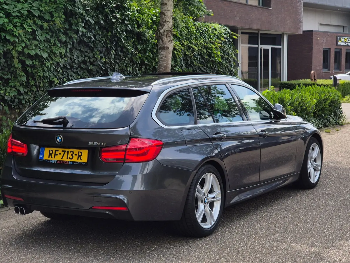 320i M Sport High Ex Panorama A CarPlay Keyless Virtual dash Camera Touring