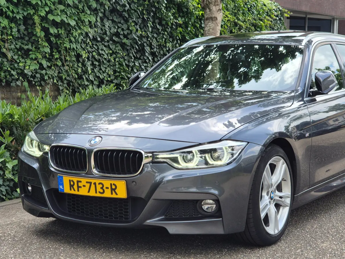 320i M Sport High Ex Panorama A CarPlay Keyless Virtual dash Camera Touring