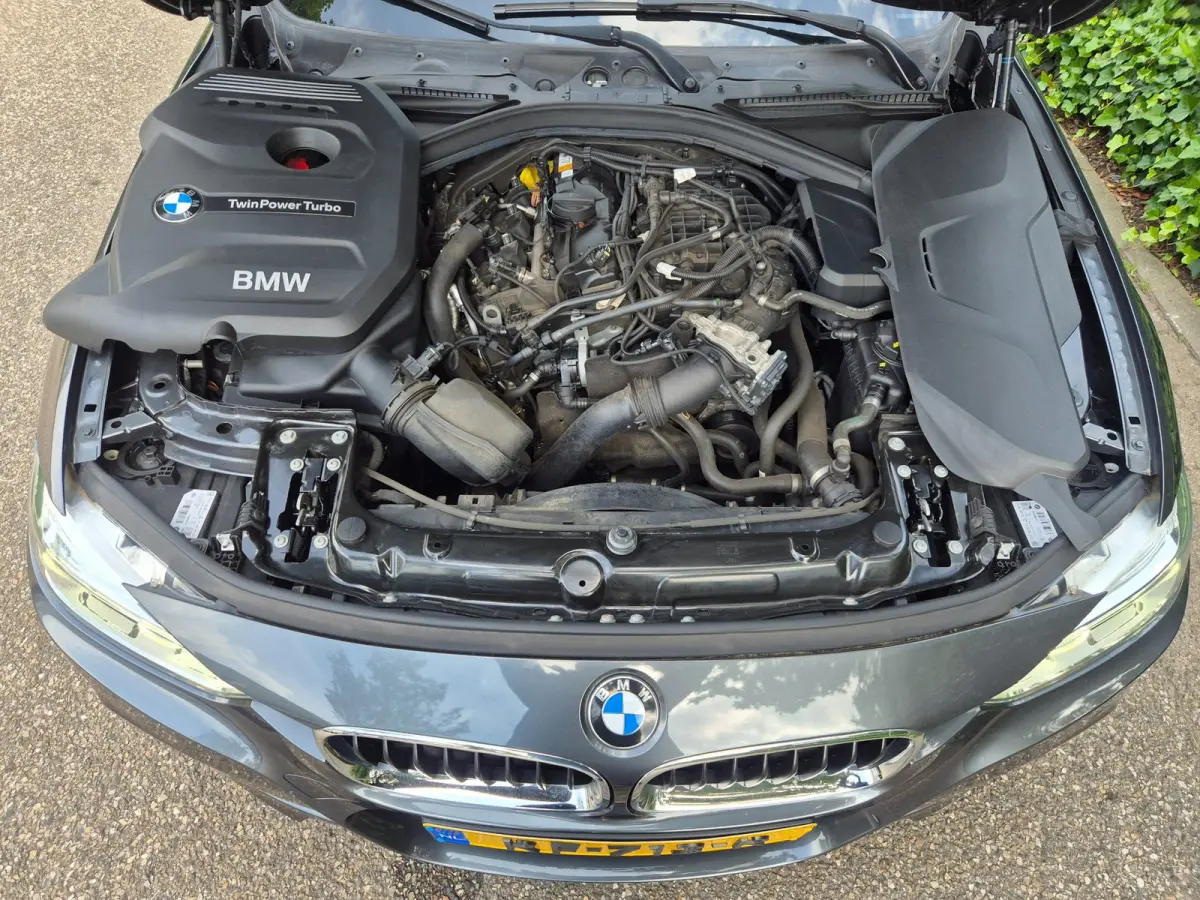 320i M Sport High Ex Panorama A CarPlay Keyless Virtual dash Camera Touring