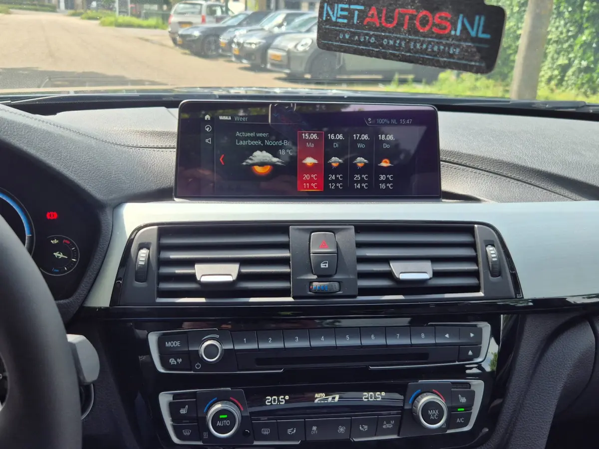 320i M Sport High Ex Panorama A CarPlay Keyless Virtual dash Camera Touring