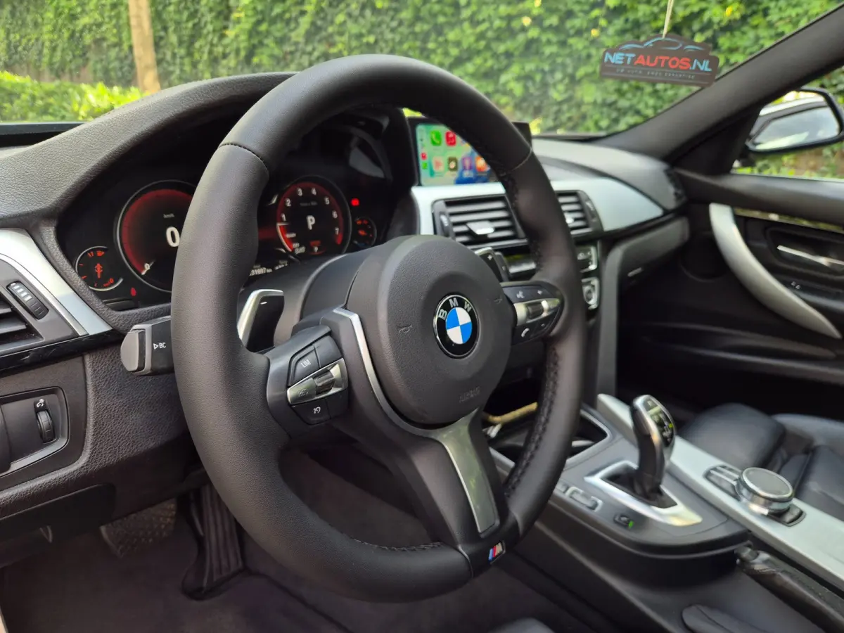 320i M Sport High Ex Panorama A CarPlay Keyless Virtual dash Camera Touring