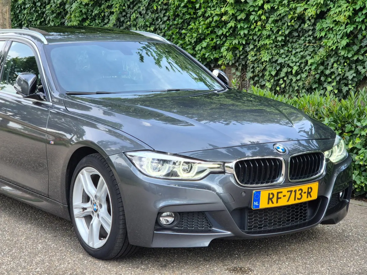 320i M Sport High Ex Panorama A CarPlay Keyless Virtual dash Camera Touring