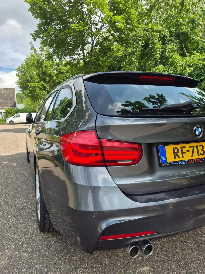 320i M Sport High Ex Panorama A CarPlay Keyless Virtual dash Camera Touring