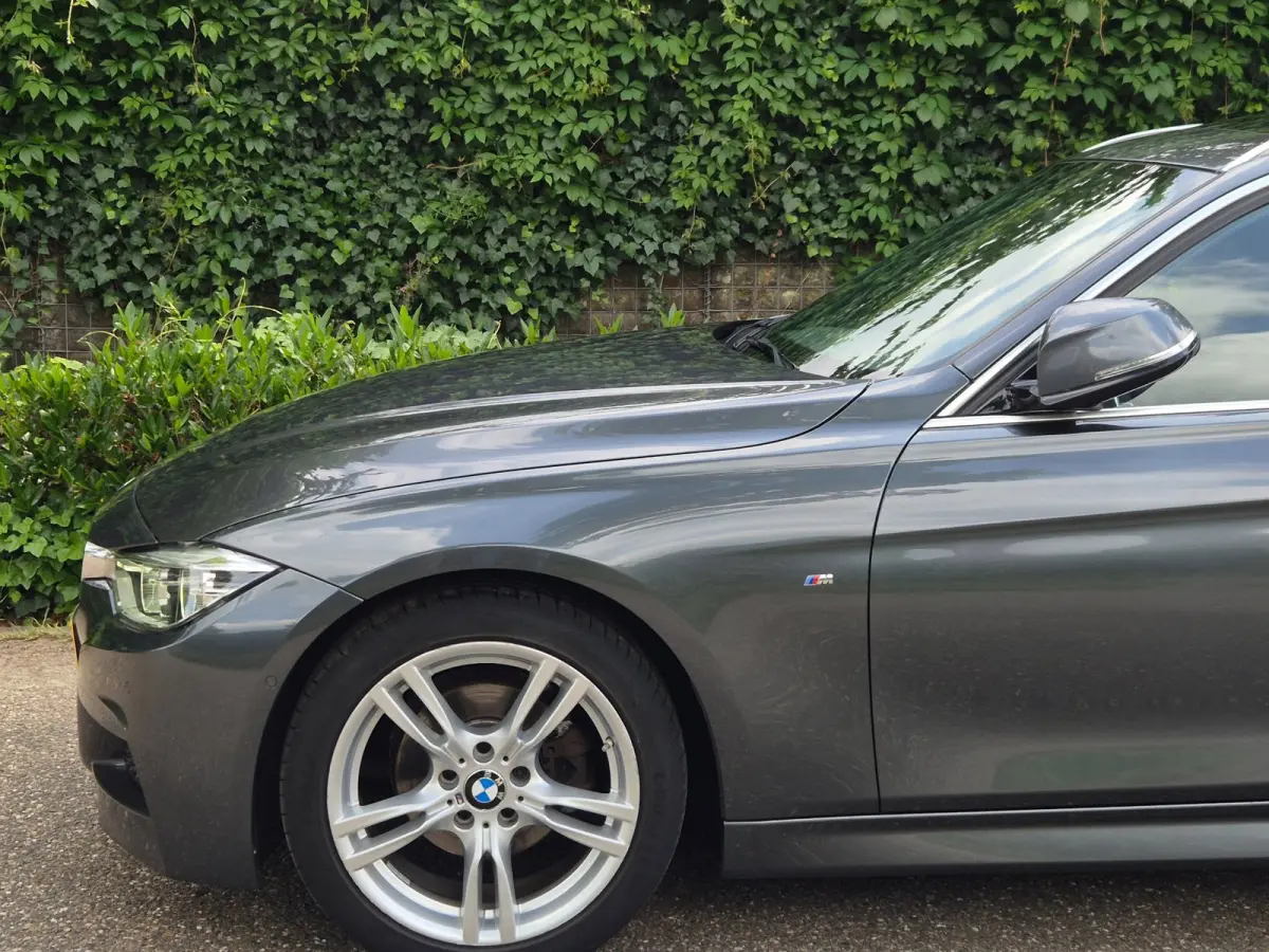 320i M Sport High Ex Panorama A CarPlay Keyless Virtual dash Camera Touring