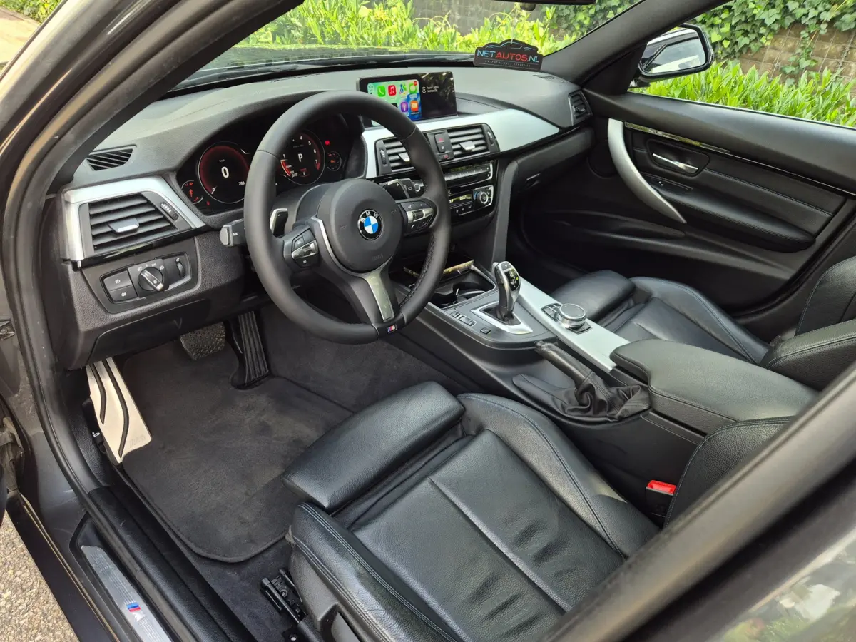 320i M Sport High Ex Panorama A CarPlay Keyless Virtual dash Camera Touring