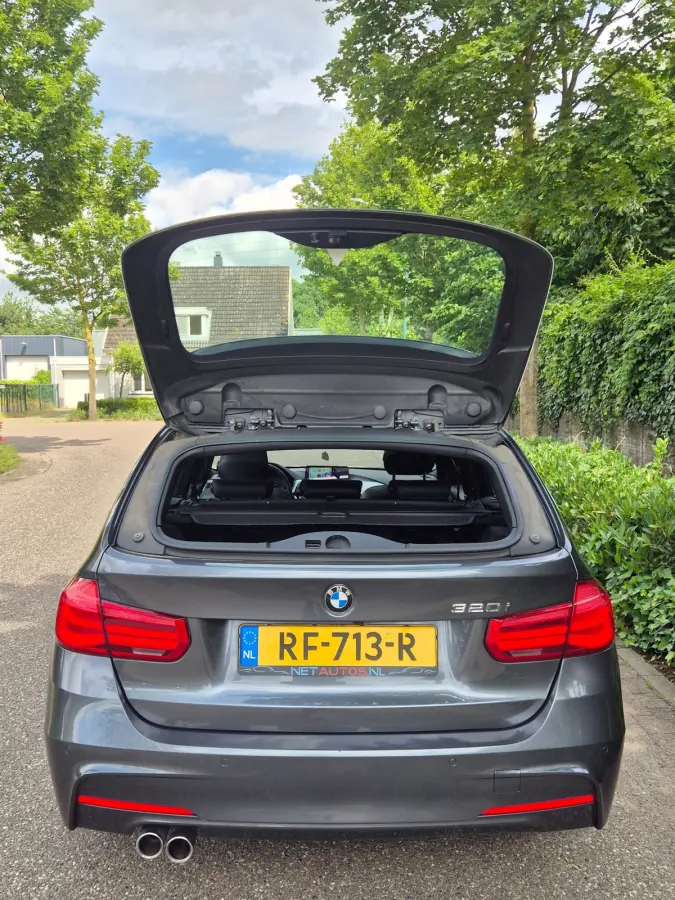 320i M Sport High Ex Panorama A CarPlay Keyless Virtual dash Camera Touring