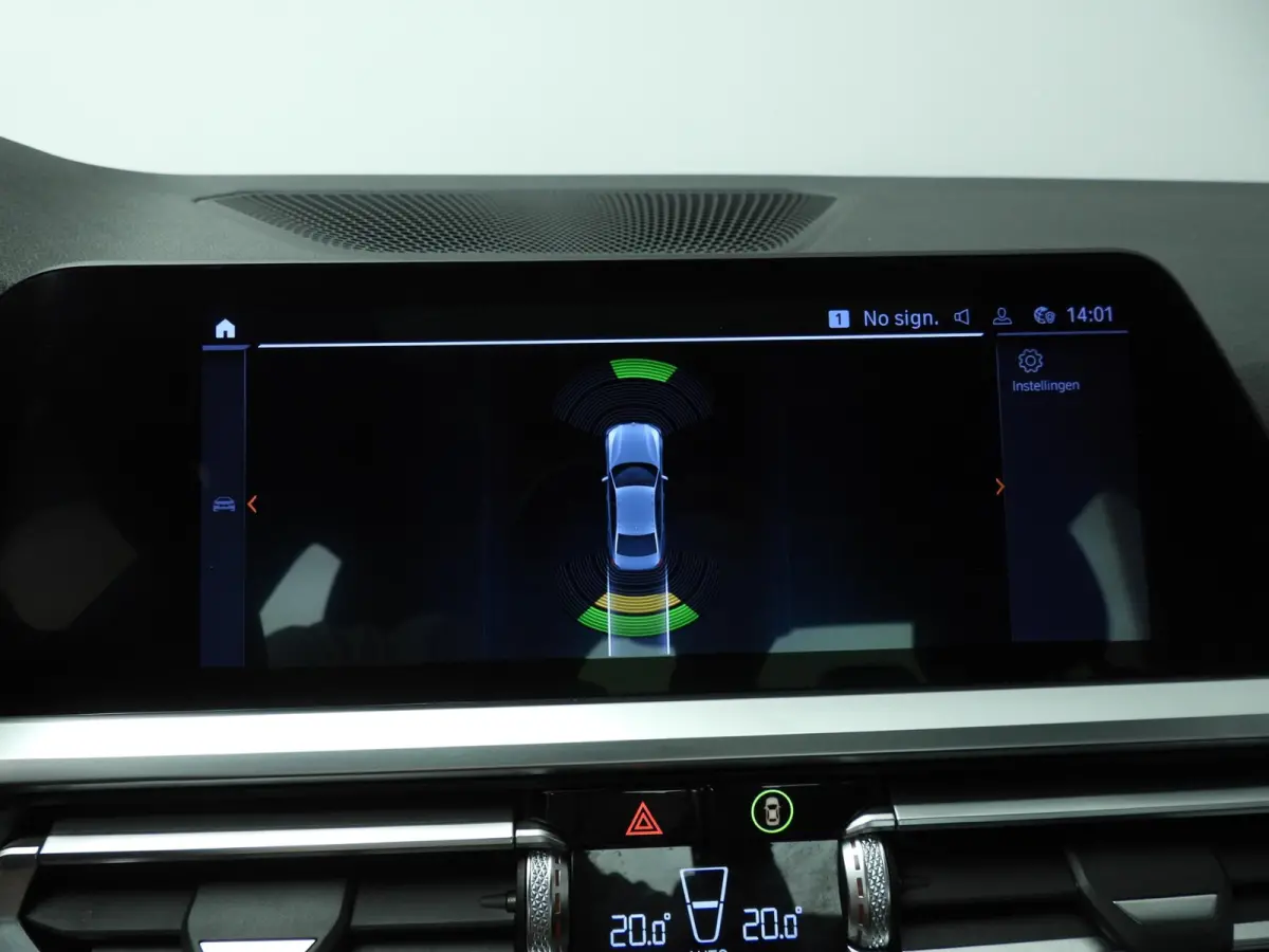 320i | LED | Navigatie | Schuifdak | Sportstoelen | DAB | Hifi speakers | Alu 18 inch