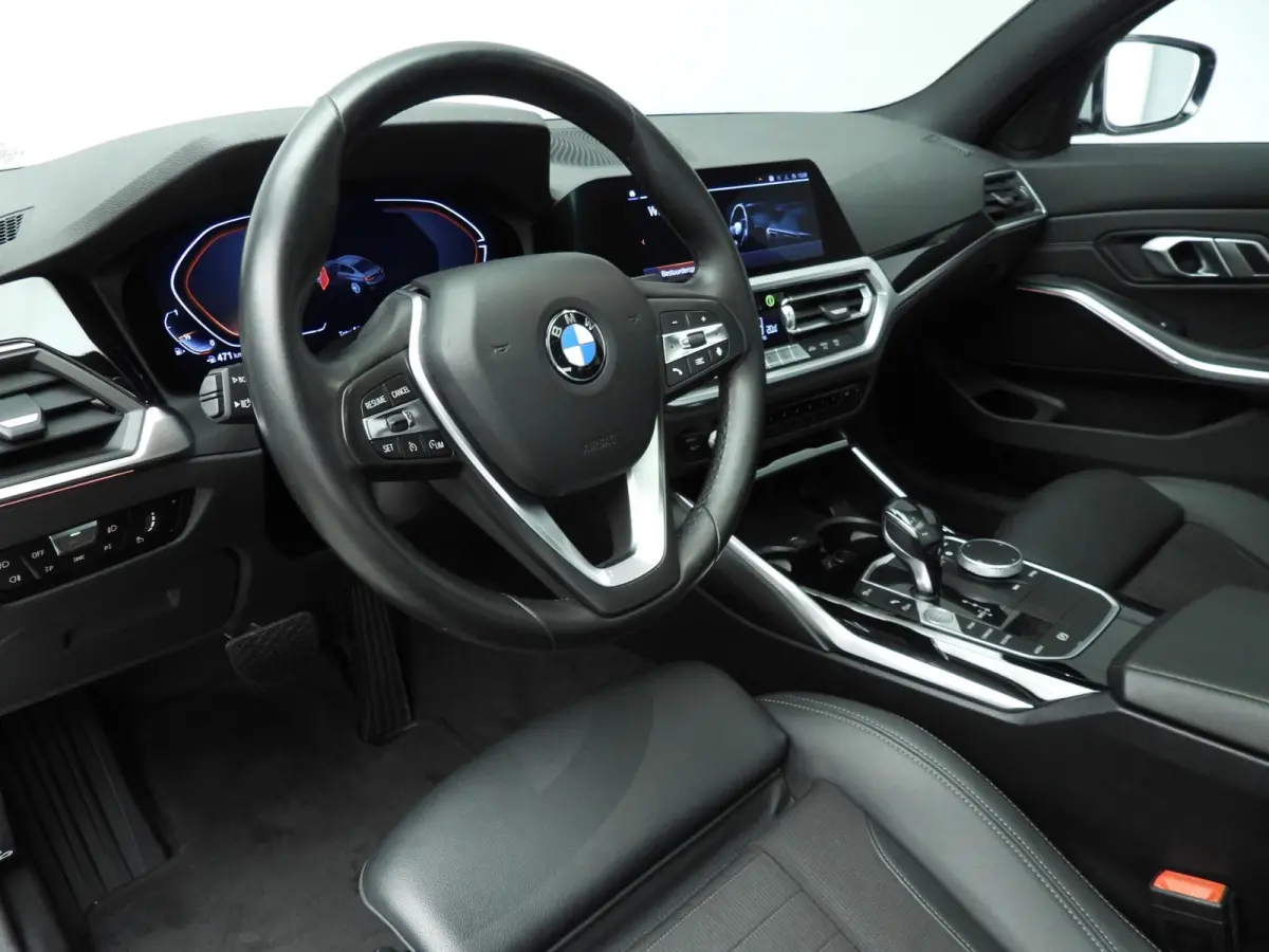 320i | LED | Navigatie | Schuifdak | Sportstoelen | DAB | Hifi speakers | Alu 18 inch