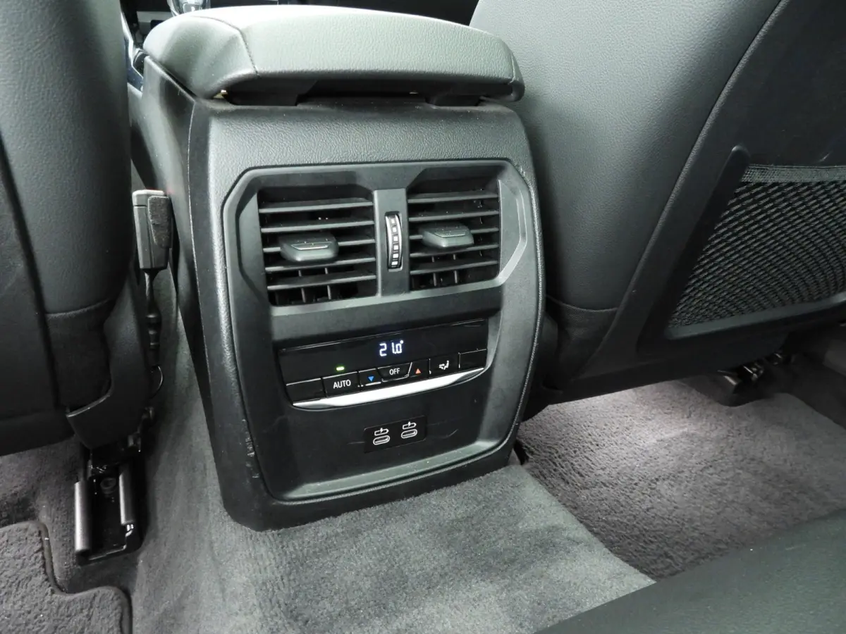 320i | LED | Navigatie | Schuifdak | Sportstoelen | DAB | Hifi speakers | Alu 18 inch