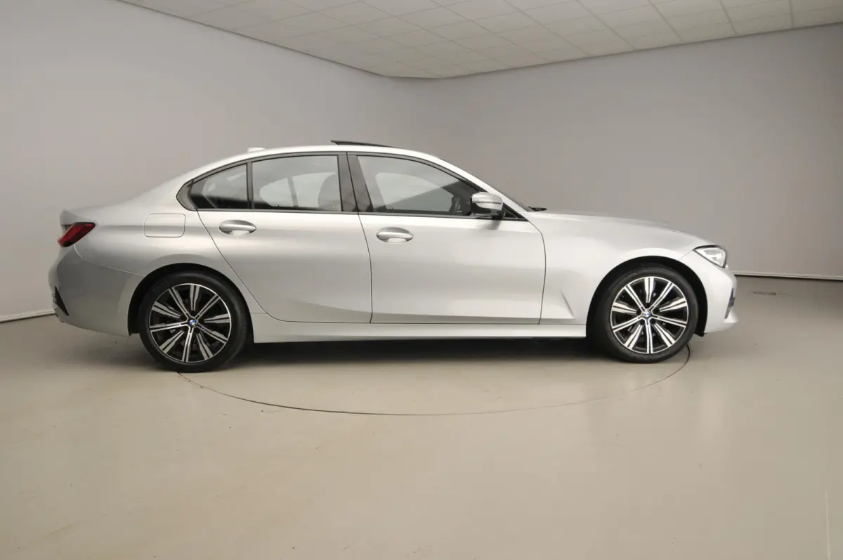 320i | LED | Navigatie | Schuifdak | Sportstoelen | DAB | Hifi speakers | Alu 18 inch
