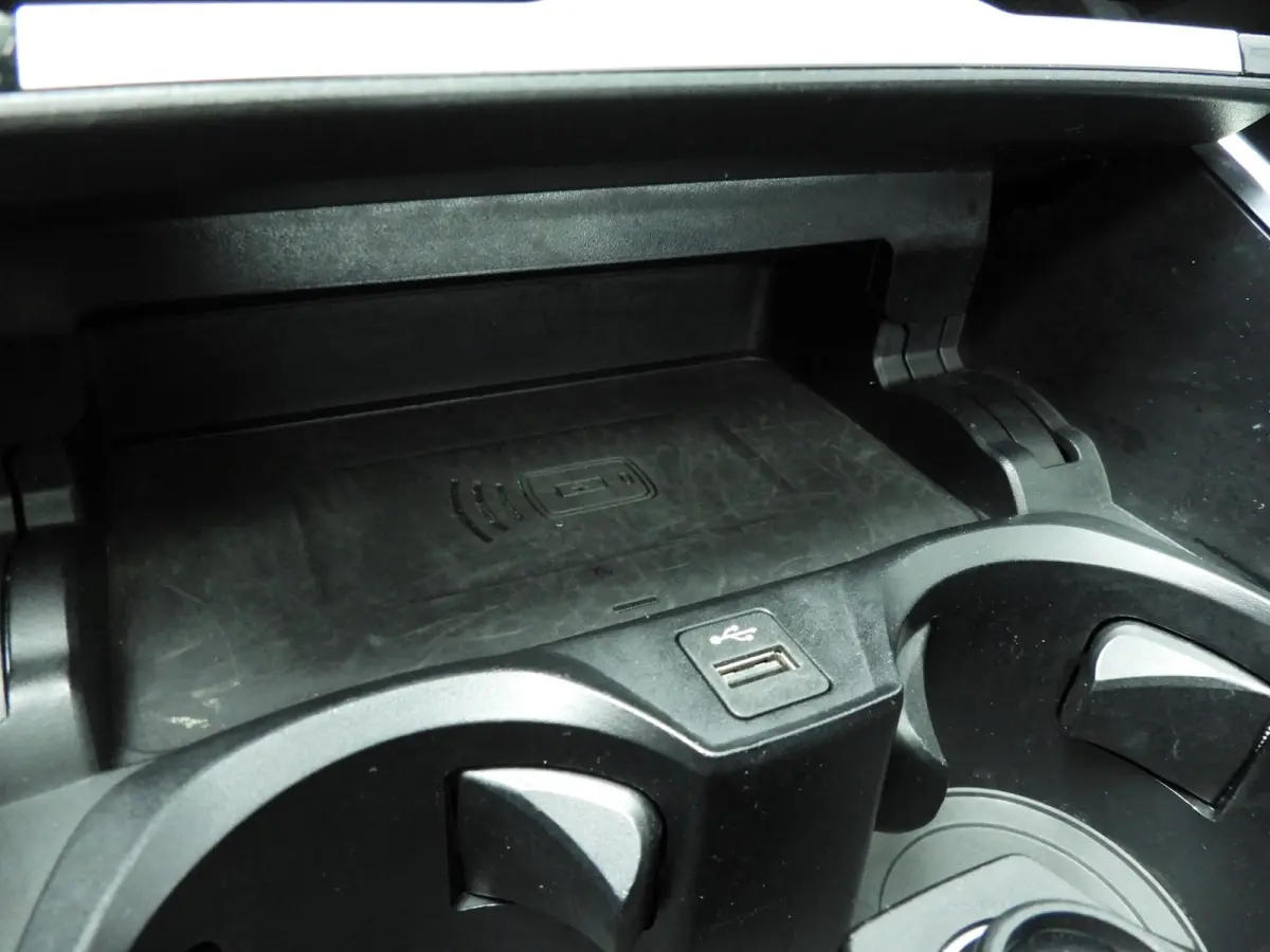 320i | LED | Navigatie | Schuifdak | Sportstoelen | DAB | Hifi speakers | Alu 18 inch
