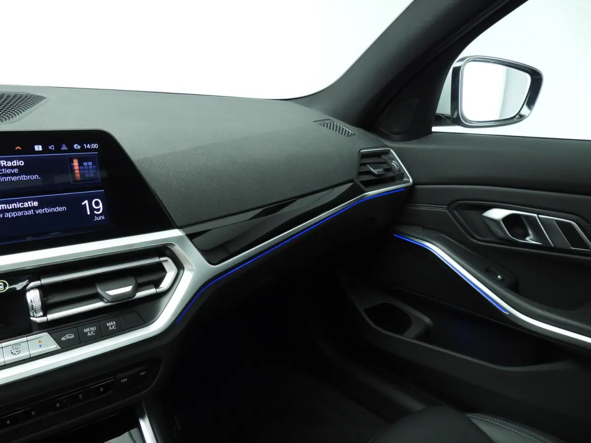 320i | LED | Navigatie | Schuifdak | Sportstoelen | DAB | Hifi speakers | Alu 18 inch