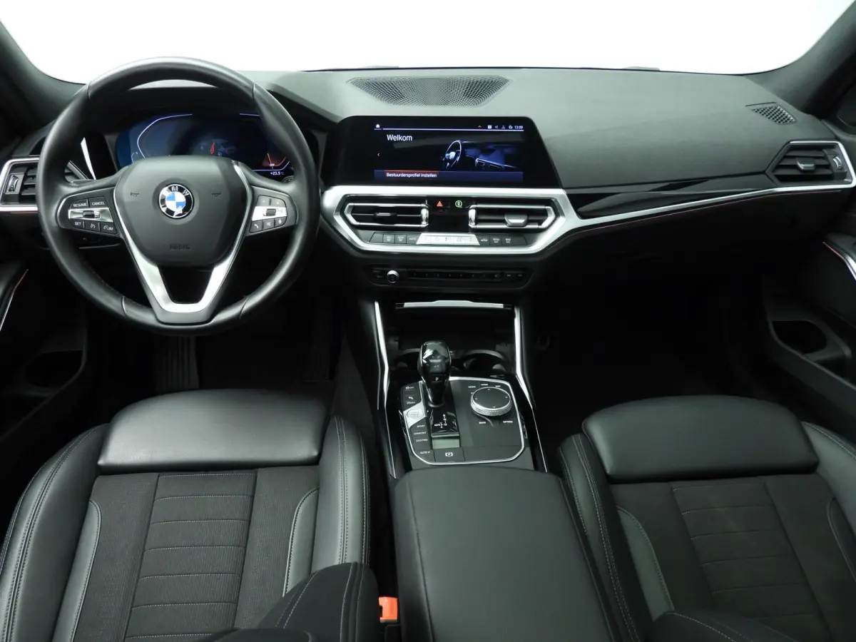 320i | LED | Navigatie | Schuifdak | Sportstoelen | DAB | Hifi speakers | Alu 18 inch